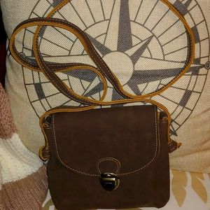 Small leather purse. Perfect casual bag!